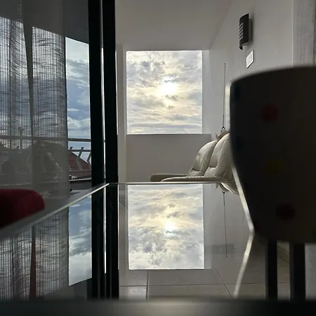 Modern Apartment, Heated Pool & 2 Terraces Apartmán *