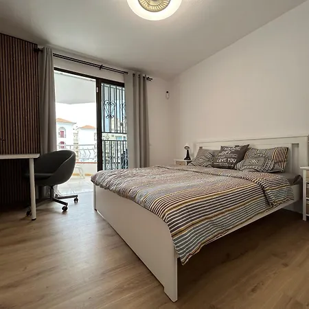 Apartmán Modern Apartment, Heated Pool & 2 Terraces
