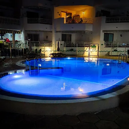 Modern Apartment, Heated Pool & 2 Terraces Apartmán *