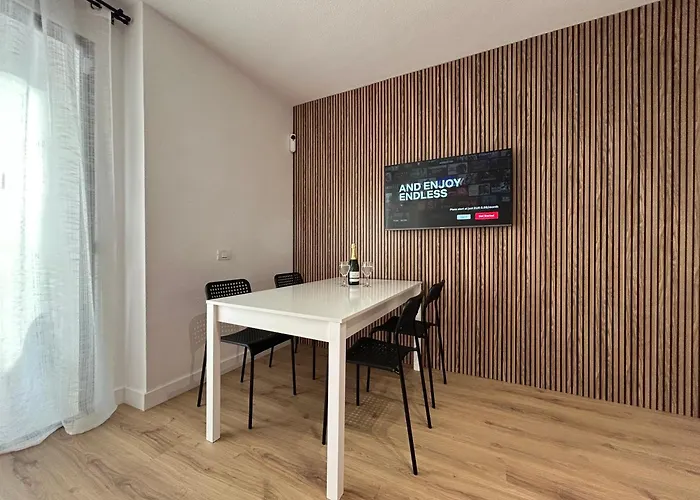 Modern Apartment, Heated Pool & 2 Terraces * 洛斯克里斯蒂亚诺斯