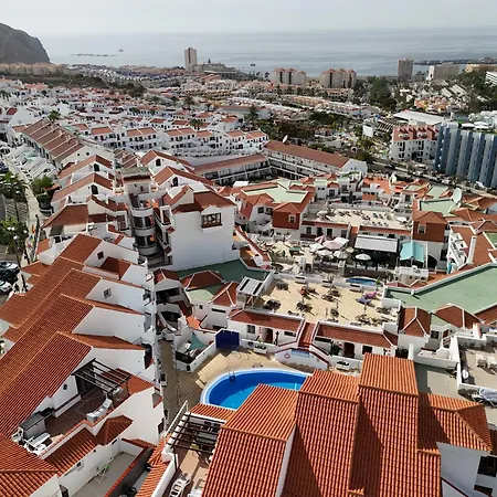 Апартаменты Modern Apartment, Heated Pool & 2 Terraces Лос Кристианос