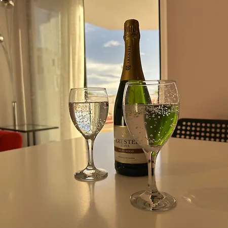 Modern Apartment, Heated Pool & 2 Terraces Lejlighed *