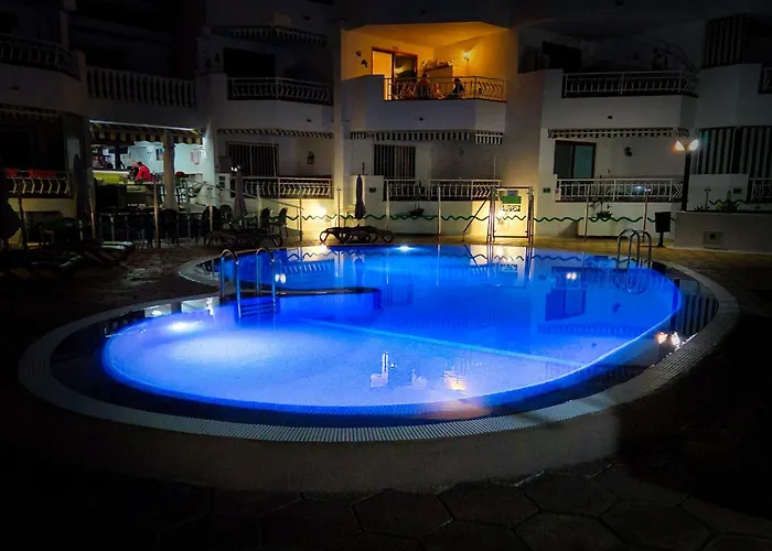 Modern Apartment, Heated Pool & 2 Terraces Apartmán *