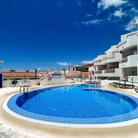 Modern Apartment, Heated Pool & 2 Terraces Apartament Los Cristianos (Tenerife)
