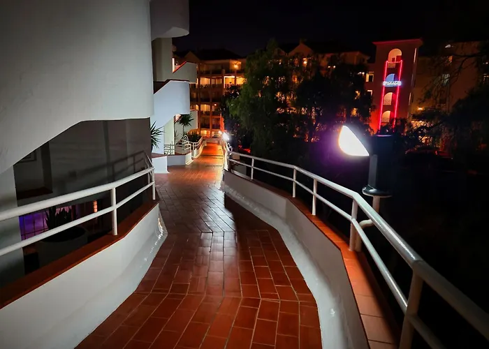 Modern Apartment, Heated Pool & 2 Terraces Lägenhet *